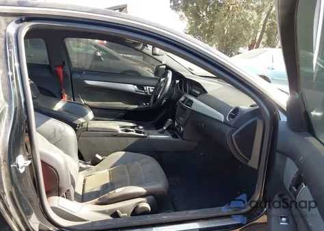 2014 Mercedes-Benz C 250 из США, поврежденный, VIN WDDGJ4HB8EG183709